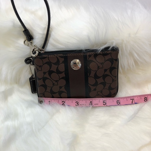Coach wristlet - Picture 4 of 6